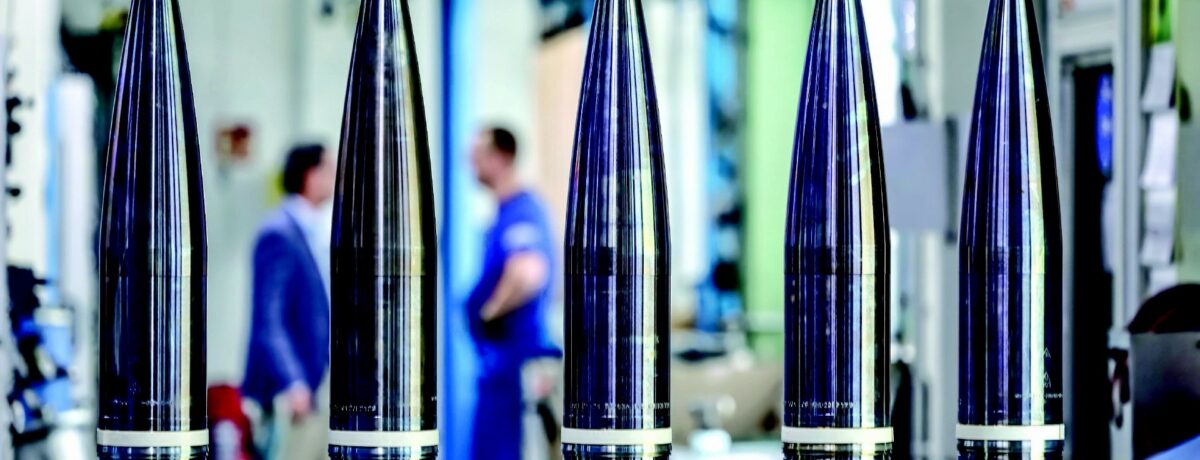 Copertina di Bei di guerra: 8 mld a chi fabbrica armi 