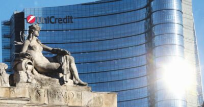 Copertina di Unicredit fa utili record e “s’allea” con l’Ue su Bpm