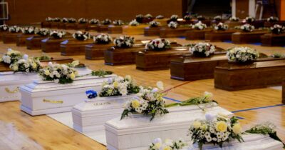 Copertina di Strage di Cutro, lo Stato è assente: nessuna istituzione chiede di costituirsi parte civile