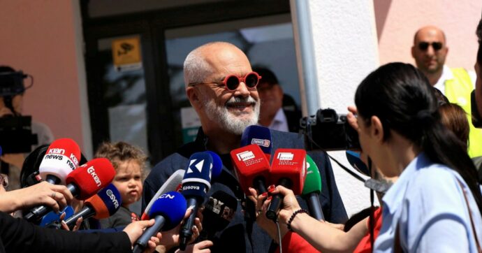 Rama ri-vince: festa con Renzi e i sauditi