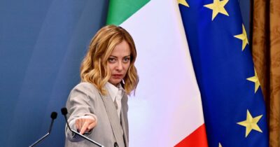 Copertina di Kiev, Italia esclusa: Meloni cerca la foto in Vaticano