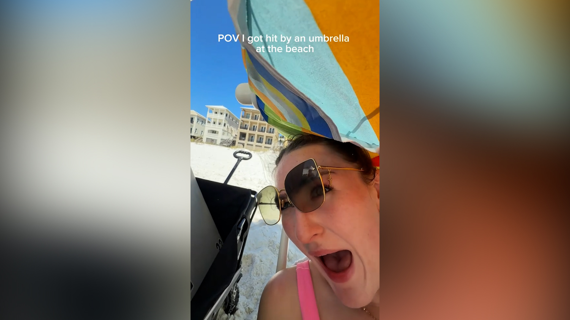 fa una diretta social mentre è al mare e viene colpita in faccia da un ombrellone volante il video diventa virale da Ilfattoquotidiano.it fa una diretta social mentre è al mare e viene colpita in faccia da un ombrellone volante il video diventa virale