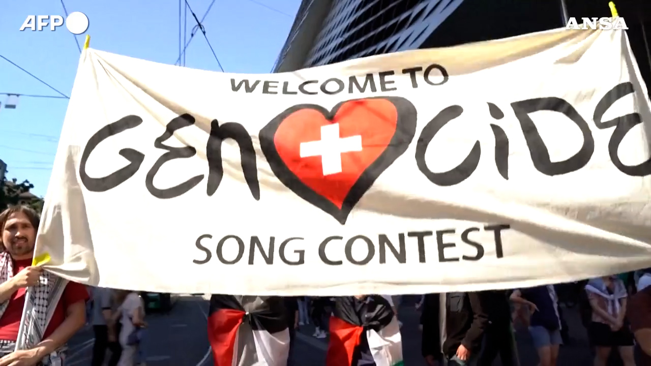 genocide song contest proteste all eurovision durante il turquoise carpet bandiere della palestina e striscioni – video da Ilfattoquotidiano.it genocide song contest proteste all eurovision durante il turquoise carpet bandiere della palestina e striscioni – video