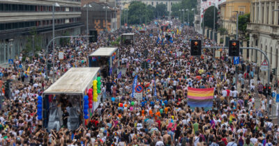Copertina di “Ora anche in Italia le aziende sono più caute sugli sponsor ai Pride”: l’allarme degli organizzatori di Milano e Roma