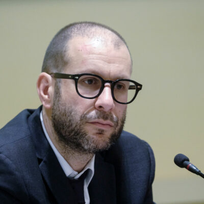 Copertina di Paragon, ecco la perizia dei consulenti dei pm sui telefoni di Cancellato&Co.: “Schema comune a tutti i target”