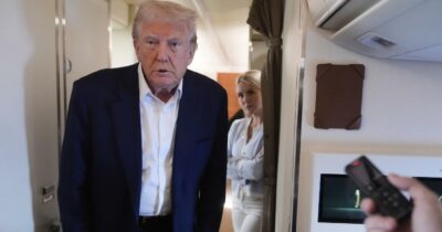 Copertina di Niente agenzie di stampa sull’Air Force One per il viaggio di Trump in Medio Oriente: è la prima volta nella storia