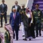 Copertina di Trump in Medio Oriente a cercare miliardi e concludere affari. Ma il successo non è scontato