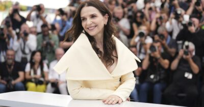 Copertina di Niente abiti trasparenti né nudità, vietati strascichi e selfie sul red carpet: ecco le nuove rigorose regole del Festival di Cannes 2025