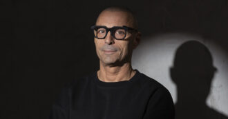 “Una storia brutta e complicatissima con le indagini sono ancora in corso. Non commento per mio figlio”: Alex Britti sulla ex compagna accusata di averlo spiato