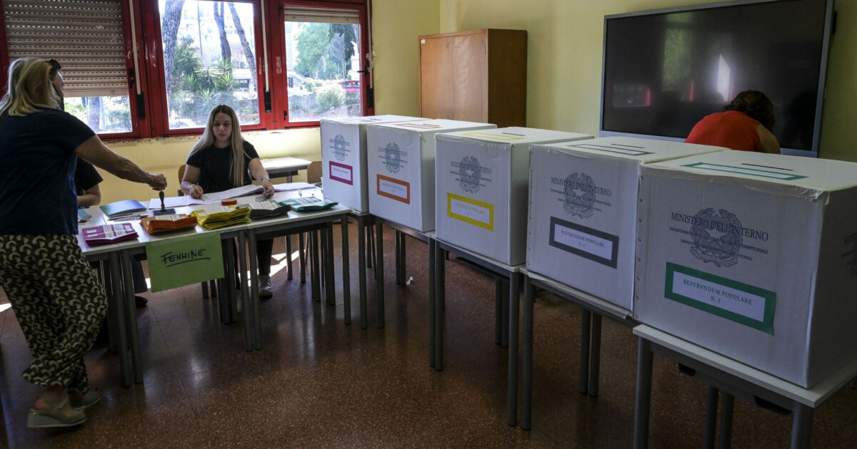 referendum quale sarà l affluenza la stima di swg il sondaggio quasi metà degli italiani non è informata da Ilfattoquotidiano.it referendum quale sarà l affluenza la stima di swg il sondaggio quasi metà degli italiani non è informata