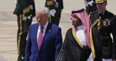 Copertina di Missione compiuta per Trump in Arabia Saudita. Riyad alza gli investimenti a mille miliardi