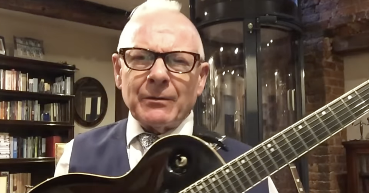 “Arrivato in ospedale mi hanno depilato le pa**e”: Robert Fripp ha avuto un infarto e ha subito due interventi. Il chitarrista dei King Crimson scherza “Arrivato in ospedale mi hanno depilato le pa**e”: Robert Fripp ha avuto un infarto e ha subito due interventi. Il chitarrista dei King Crimson scherza