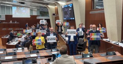 Copertina di Referendum, protesta delle opposizioni in Regione Lombardia: “La Russa? Problema democratico, avete paura del voto”