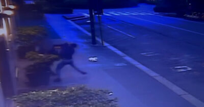 Copertina di Emanuele De Maria, in un video il momento in cui accoltella il collega davanti all’hotel Berna – Le immagini