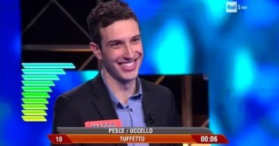 Copertina di Uccise il padre a martellate e avvelenò la madre con i bigné: confermata in Appello la condanna a 24 anni per l’ex concorrente de L’Eredità Marco Eletti