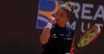 Copertina di Fantastica Paolini, è in semifinale a Roma: rimonta Shnaider e vince al terzo set. “Errani mi ha aiutato tantissimo”