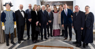 Copertina di Tosca all’Opera di Roma: finalmente una sintesi maestosa senza bisogno di inventarsi nulla