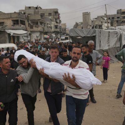 Copertina di Netanyahu ordina, l’esercito risponde. Nuovo massacro di Israele a Gaza: almeno 60 morti nella notte