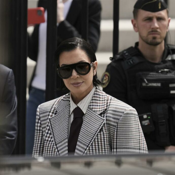 “Ero sicura di morire, pensavo che mi avrebbero stuprata “: Kim Kardashian in lacrime al processo contro “la banda dei nonnetti”