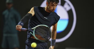 Copertina di Internazionali di Roma, Musetti dà spettacolo e batte Zverev in due set: la semifinale è sua, affronterà Alcaraz