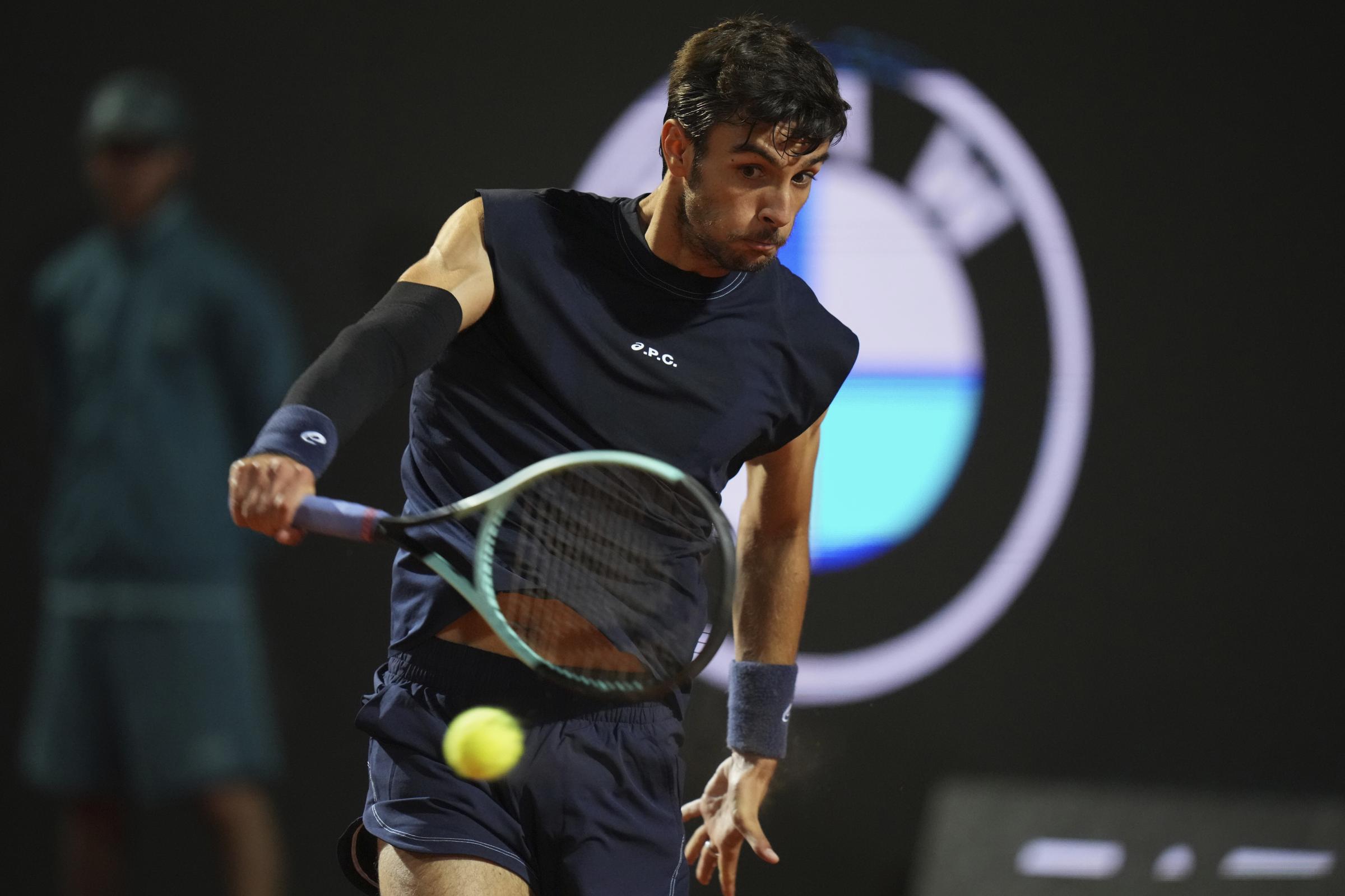 Internazionali di Roma, Musetti dà spettacolo e batte Zverev in due set: la semifinale è sua, affronterà Alcaraz Internazionali di Roma, Musetti dà spettacolo e batte Zverev in due set: la semifinale è sua, affronterà Alcaraz