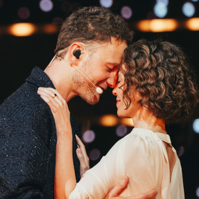 “Ho cantato il cancro di mia moglie a Eurovision 2025. Non volevo venire, ma è stata lei ad insistere, così l’ho portata sul palco”: lo confessa Klemen