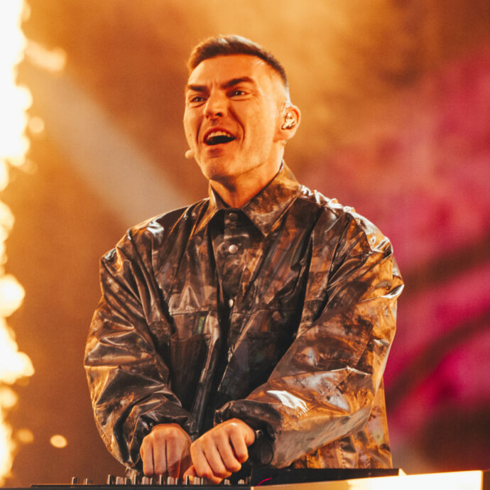 “Lucio Corsi? Molto dolce. A Eurovision 2025 faccio il tifo per lui e per l’Albania. Ci sentiamo tutti connessi positivamente”: così Gabry Ponte dopo l’esibizione