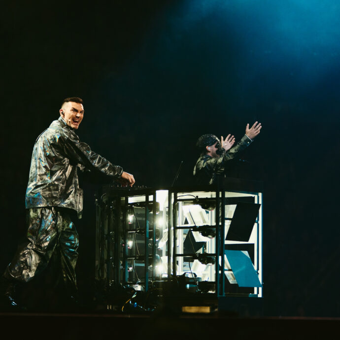 Eurovision 2025, chi sono i coristi mascherati che accompagnano Gabry Ponte? Tre autori famosi