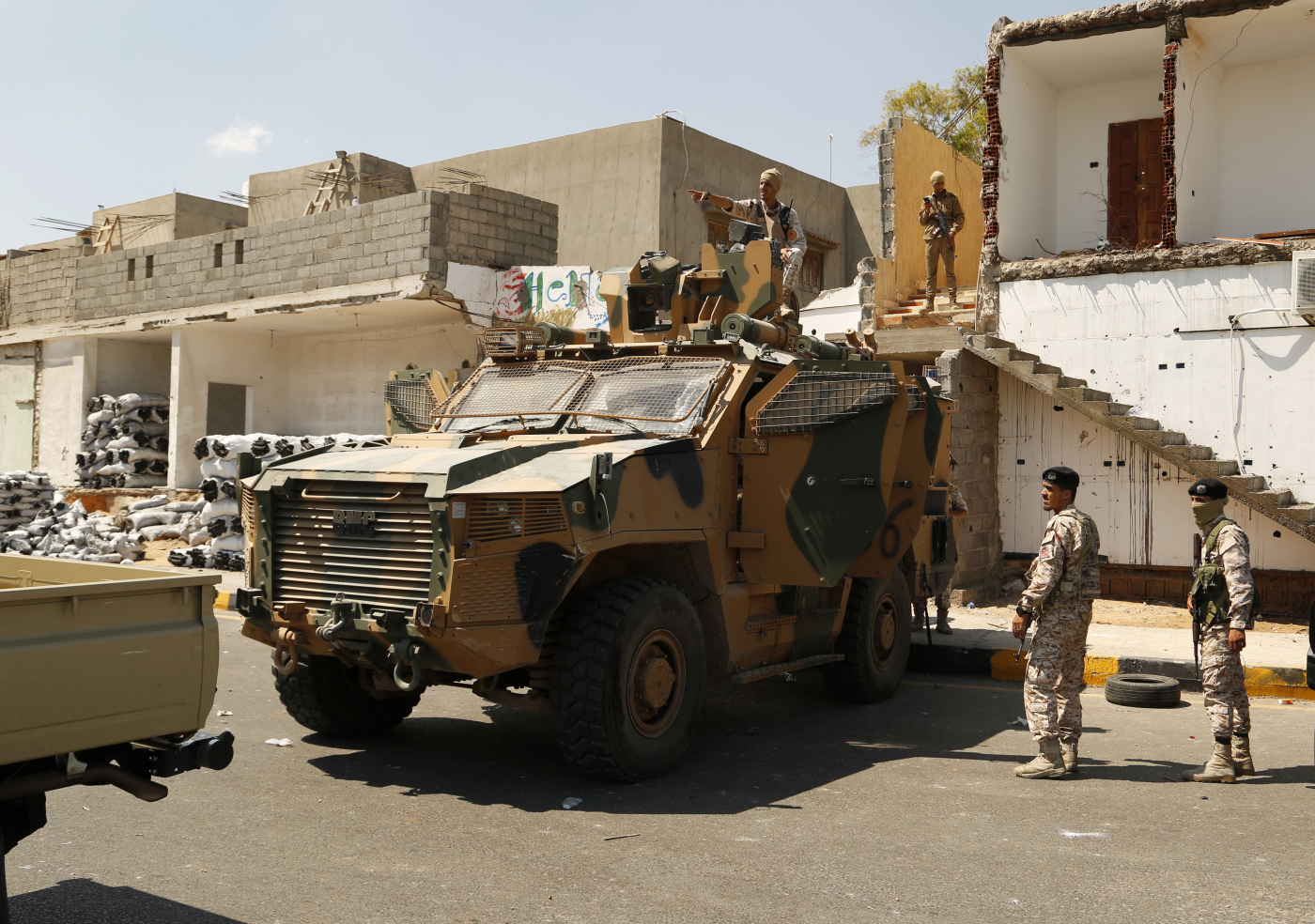 Libia, media: “Truppe di Haftar verso Sirte”. Ancora scontri a Tripoli, Tajani: “Valutiamo l’evacuazione degli italiani” Libia, media: “Truppe di Haftar verso Sirte”. Ancora scontri a Tripoli, Tajani: “Valutiamo l’evacuazione degli italiani”