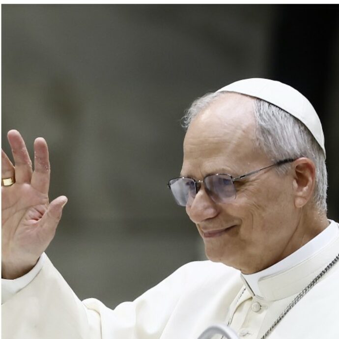 Gli orologi indossati da Papa Leone XIV fanno il giro dei social: ecco di che modelli si tratta