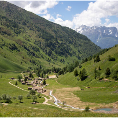Copertina di Il partito del mattone si prende la Valle Camonica, sì alla riduzione del Parco dell’Adamello: “Ora più facile costruire”