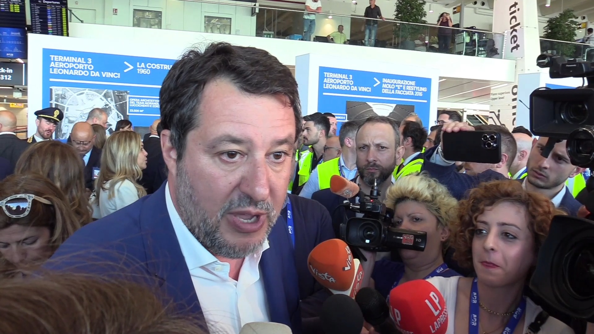 Salvini: “Russia Ucraina? Spero che nei palazzi europei non si voglia boicottare il percorso di pace” Salvini: “Russia Ucraina? Spero che nei palazzi europei non si voglia boicottare il percorso di pace”