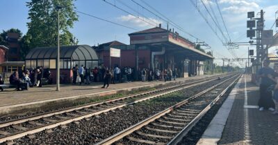 Copertina di Treni, disagi per i passeggeri sulla linea Torino-Milano: circolazione sospesa a Novara e regionali cancellati