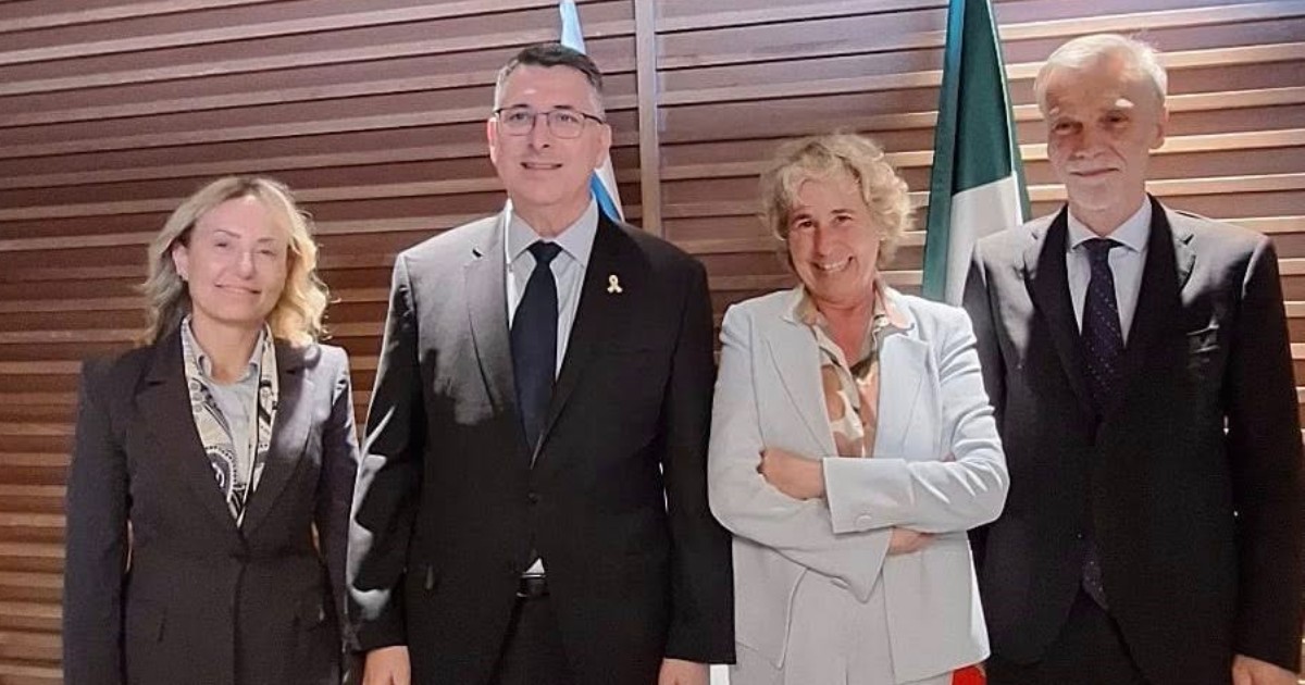 Tutto il Pd è complice di Israele: a parole lo condanna, ma nei fatti lo copre Tutto il Pd è complice di Israele: a parole lo condanna, ma nei fatti lo copre