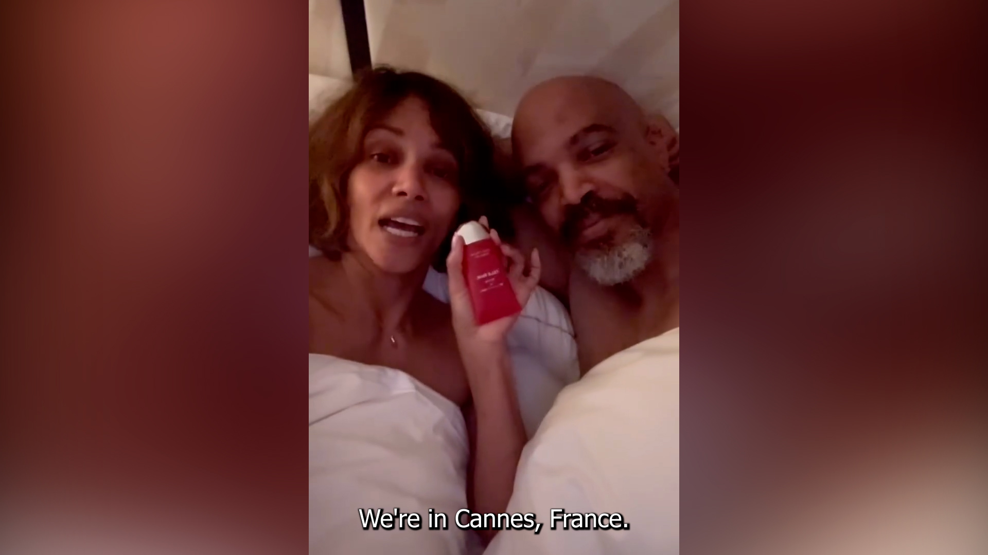 halle berry before sex nuda a letto per pubblicizzare il lubrificante da viaggio – video da Ilfattoquotidiano.it halle berry before sex nuda a letto per pubblicizzare il lubrificante da viaggio – video