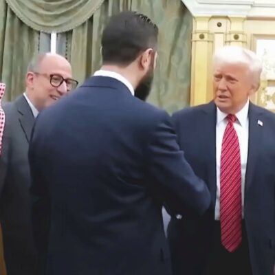 Copertina di Trump: lavoro per il bene di Bibi. Foto con Al Jolani e mano tesa agli ayatollah