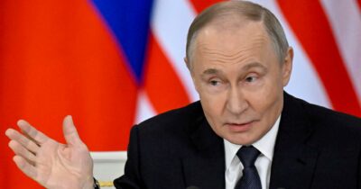 Copertina di Donald e Vladimir: vado o non vado a Istanbul?