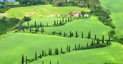 Copertina di “Potresti suggerirmi un itinerario in Italia, con un budget 600 € per una settimana, partendo da Roma?”: così ChatGpt diventa organizzatrice di viaggi. Ma è una cosa positiva?