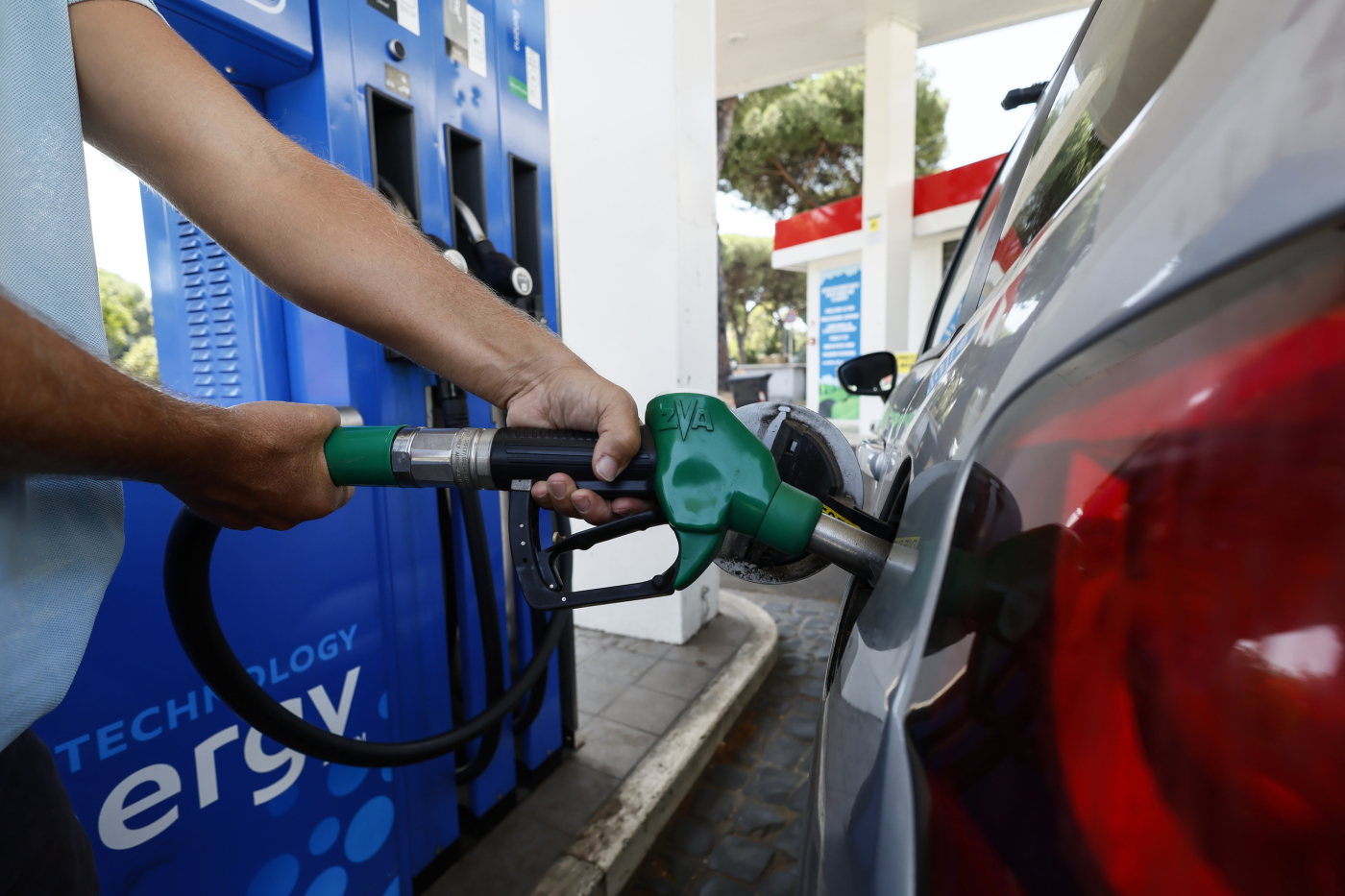 scatta il riallineamento delle accise salgono di 15 centesimi quelle sul gasolio più soldi per lo stato da Ilfattoquotidiano.it scatta il riallineamento delle accise salgono di 15 centesimi quelle sul gasolio più soldi per lo stato