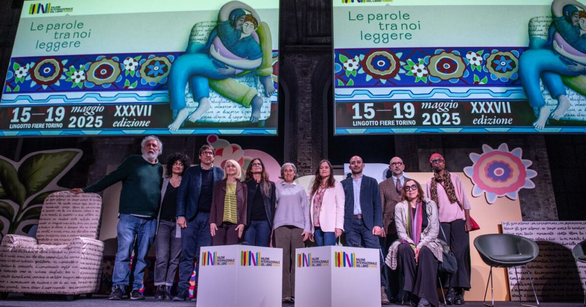 Al via il Salone del Libro 2025, “La cultura non è né di destra né di sinistra”: il programma e tutti gli ospiti attesi a Torino. Contro la crisi arrivano Zuppi, Ligabue, Reza e Venditti