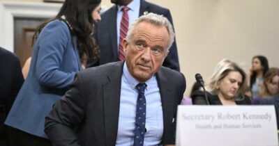 Copertina di “Non seguite i miei consigli sui vaccini”: la nuova sparata di Kennedy Jr., voluto alla Salute da Trump