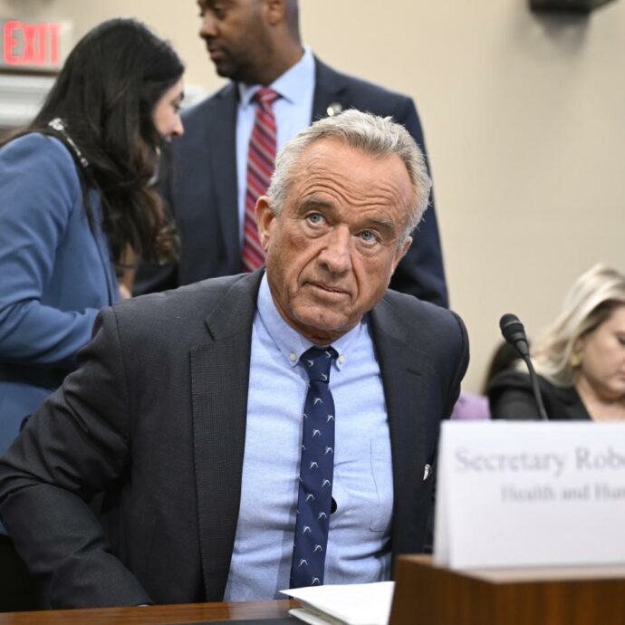 “Non seguite i miei consigli sui vaccini”: la nuova sparata di Kennedy Jr., voluto alla Salute da Trump