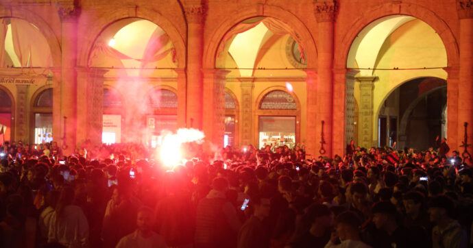 È la festa dei bolognesi e del Bologna Fc, che il calcio italiano (con la i minuscola) non ha sentito arrivare. Spiaze