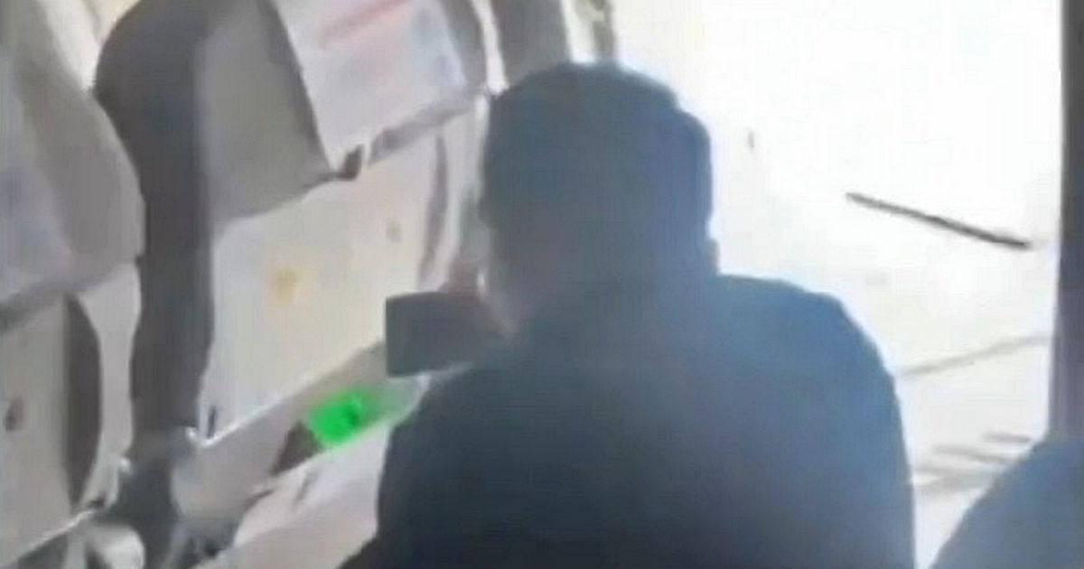 volevo solo prendere un po d aria fresca passeggero apre il portellone d emergenza dell aereo durante il volo da Ilfattoquotidiano.it volevo solo prendere un po d aria fresca passeggero apre il portellone d emergenza dell aereo durante il volo