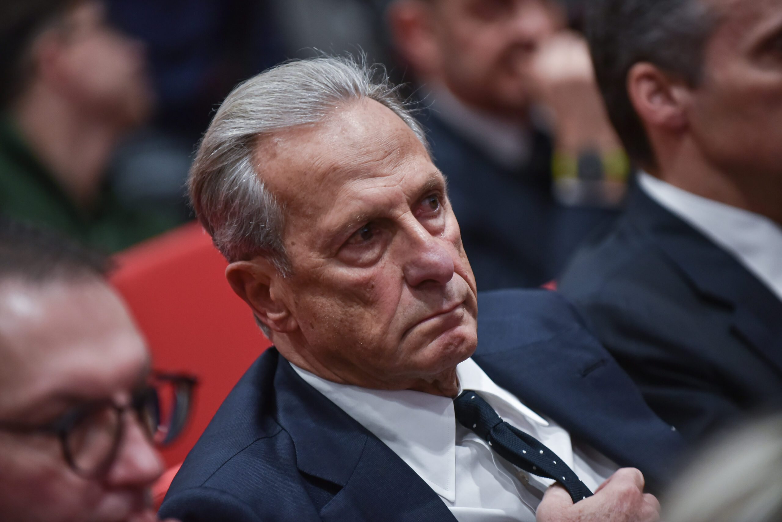 Tentata estorsione all’ex calciatore, il pm: archiviazione per Miccichè (Intesa). Ma la presunta vittima chiede di riaprire il caso Tentata estorsione all’ex calciatore, il pm: archiviazione per Miccichè (Intesa). Ma la presunta vittima chiede di riaprire il caso