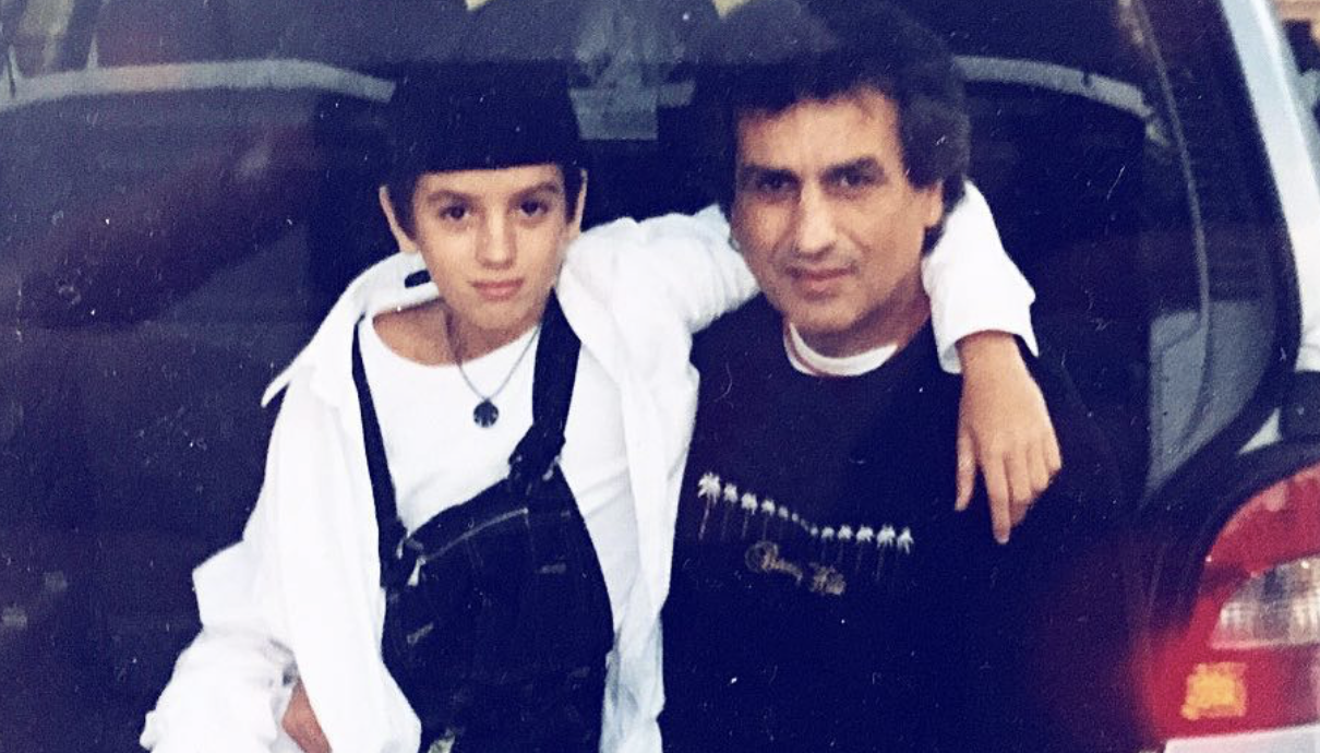 ho scoperto di essere figlio di toto cutugno dalla settimana enigmistica mi dava centinaia di euro per tagliare i capelli viveva in un mondo parallelo il racconto di niko da Ilfattoquotidiano.it ho scoperto di essere figlio di toto cutugno dalla settimana enigmistica mi dava centinaia di euro per tagliare i capelli viveva in un mondo parallelo il racconto di niko