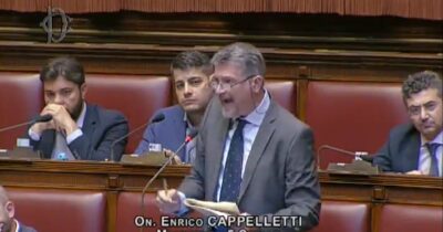 Copertina di M5s contro il governo: “Sbarchi aumentati di sette volte rispetto al Conte II. Dov’è finito il vostro blocco navale?”