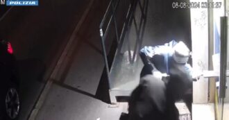 Copertina di Furti al bancomat con esplosivi artigianali: la polizia ferma quattro persone. Il video dei colpi a Milano