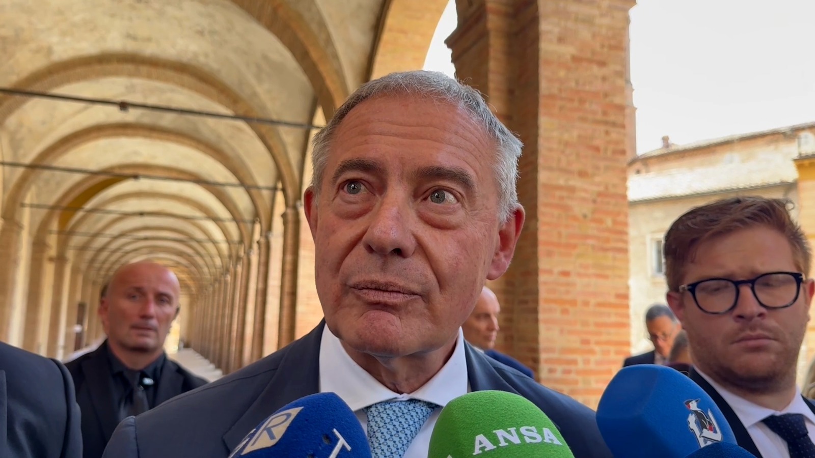 Ilva, l’idea di Urso sulla sicurezza sul lavoro: “L’incidente nell’altoforno? Spesso può capitare” Ilva, l’idea di Urso sulla sicurezza sul lavoro: “L’incidente nell’altoforno? Spesso può capitare”