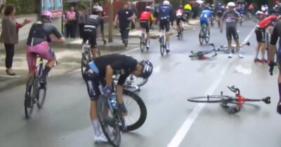Copertina di Giro d’Italia 2025, maxi caduta durante la sesta tappa e corsa neutralizzata: cosa è successo